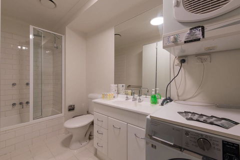 St Kilda Road Park View 3 Bedroom Luxury Apartment - Lismore Accommodation 7