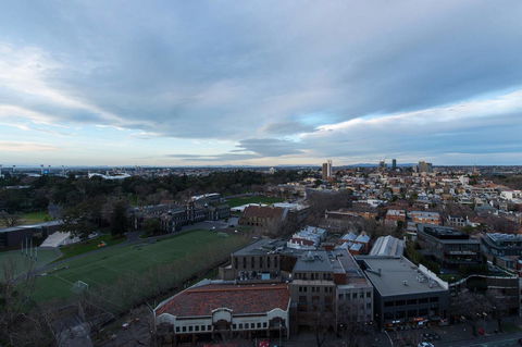 St Kilda Road Park View 3 Bedroom Luxury Apartment - Lismore Accommodation 10