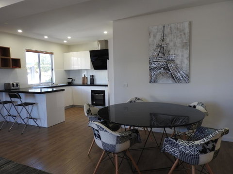 Phillip Island Towers - Lismore Accommodation 17