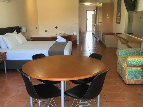 Coral Cove Resort - Lismore Accommodation 3