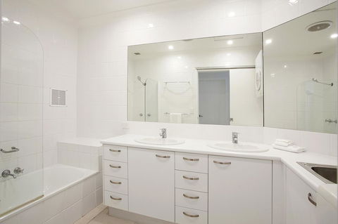 Noosa Shores Resort - Lismore Accommodation 1