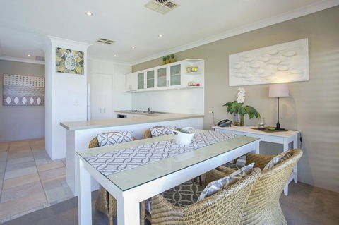 Noosa Shores Resort - Lismore Accommodation 24