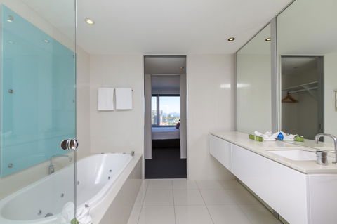 Q1 Resort & Spa - Official - Lismore Accommodation 1