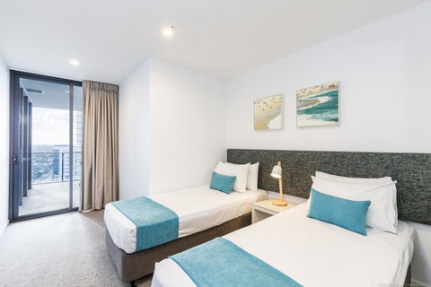 Boardwalk Burleigh Beach - Official - Lismore Accommodation 10