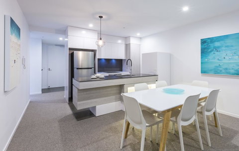 Boardwalk Burleigh Beach - Official - Lismore Accommodation 29