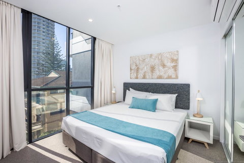 Boardwalk Burleigh Beach - Official - Lismore Accommodation 37