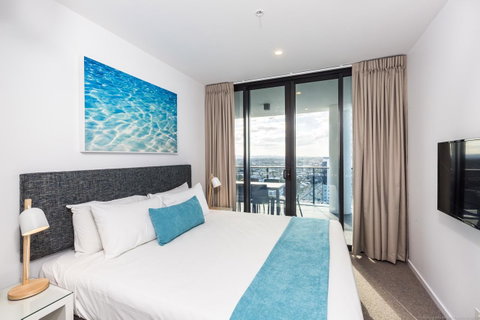Boardwalk Burleigh Beach - Official - Lismore Accommodation 13