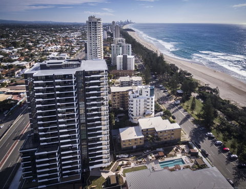Boardwalk Burleigh Beach - Official - Lismore Accommodation 41