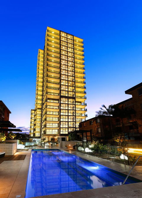 Boardwalk Burleigh Beach - Official - Lismore Accommodation 7