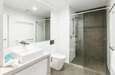 Boardwalk Burleigh Beach - Official - Lismore Accommodation 39