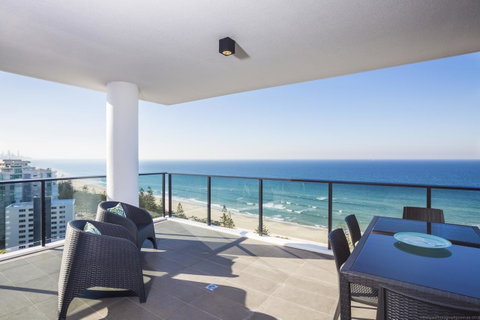 Boardwalk Burleigh Beach - Official - Lismore Accommodation 2
