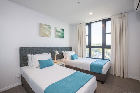 Boardwalk Burleigh Beach - Official - Lismore Accommodation 40