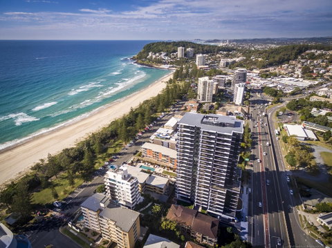 Boardwalk Burleigh Beach - Official - Lismore Accommodation 30