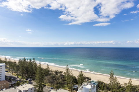 Boardwalk Burleigh Beach - Official - Lismore Accommodation 14