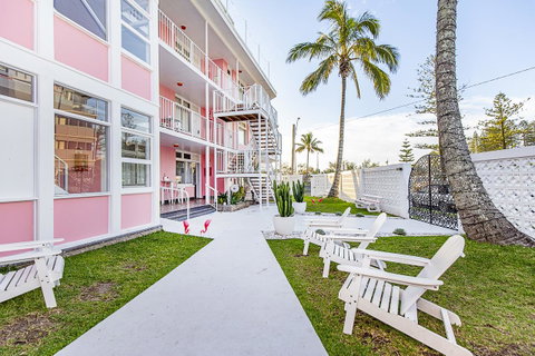 The Pink Hotel Coolangatta - Lismore Accommodation 0