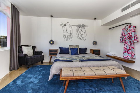 The Pink Hotel Coolangatta - Lismore Accommodation 10