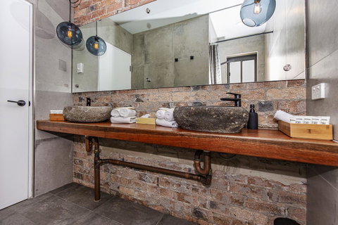 The Pink Hotel Coolangatta - Lismore Accommodation 9