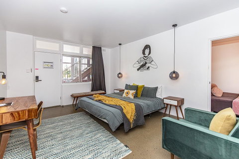 The Pink Hotel Coolangatta - Lismore Accommodation 12