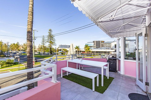 The Pink Hotel Coolangatta - Lismore Accommodation 6