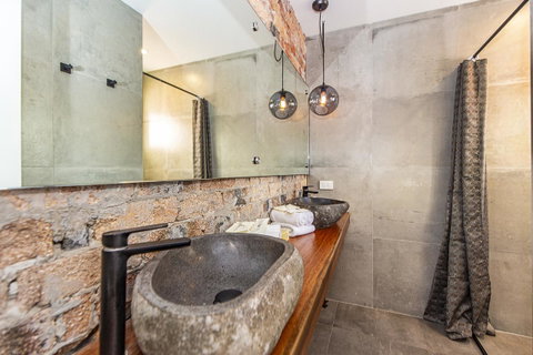 The Pink Hotel Coolangatta - Lismore Accommodation 8