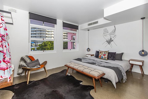 The Pink Hotel Coolangatta - Lismore Accommodation 11