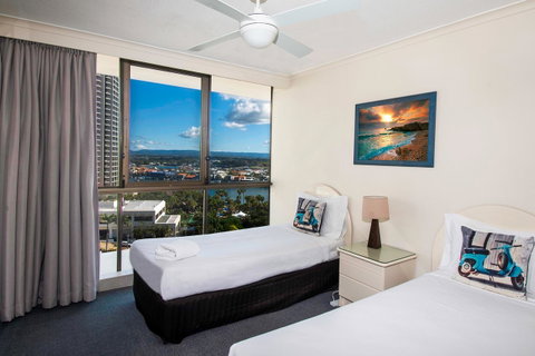 Seacrest Beachfront Apartments Surfers Paradise - Lismore Accommodation 18
