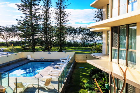 Seacrest Beachfront Apartments Surfers Paradise - Lismore Accommodation 40