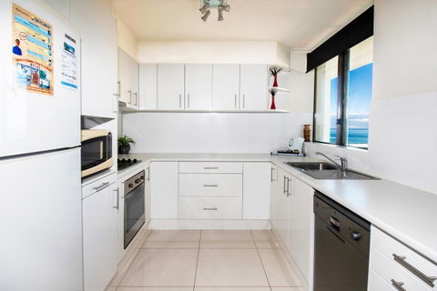 Seacrest Beachfront Apartments Surfers Paradise - Lismore Accommodation 23