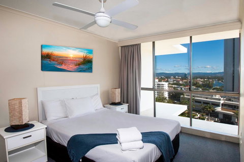 Seacrest Beachfront Apartments Surfers Paradise - Lismore Accommodation 17