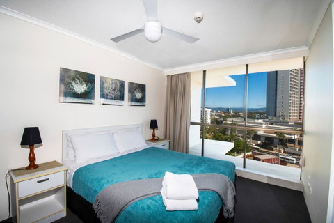 Seacrest Beachfront Apartments Surfers Paradise - Lismore Accommodation 27