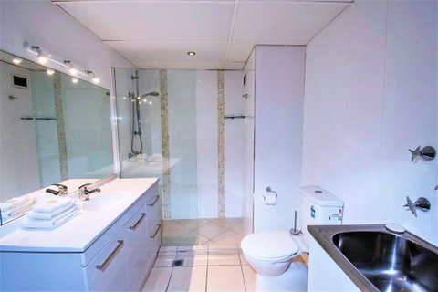 Seacrest Beachfront Apartments Surfers Paradise - Lismore Accommodation 15