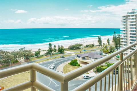 Seacrest Beachfront Apartments Surfers Paradise - Lismore Accommodation 11