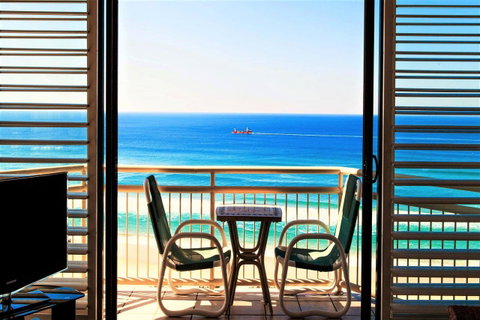 Seacrest Beachfront Apartments Surfers Paradise - Lismore Accommodation 29