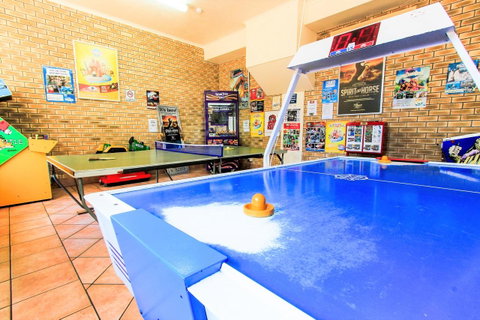 Seacrest Beachfront Apartments Surfers Paradise - Lismore Accommodation 26