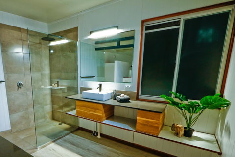 The Summit 1770 - Lismore Accommodation 6