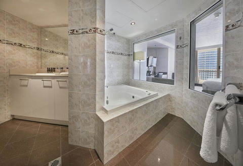 Novotel Surfers Paradise - Lismore Accommodation 10