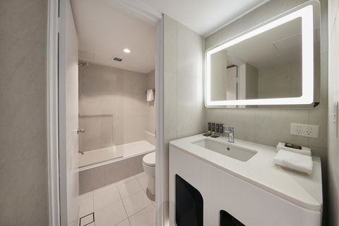 Novotel Surfers Paradise - Lismore Accommodation 13