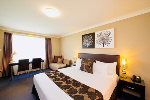 Ambassador On Ruthven - Lismore Accommodation 0