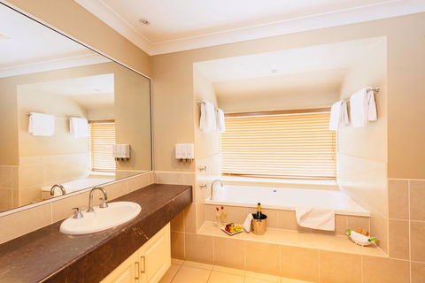 Ambassador On Ruthven - Lismore Accommodation 8