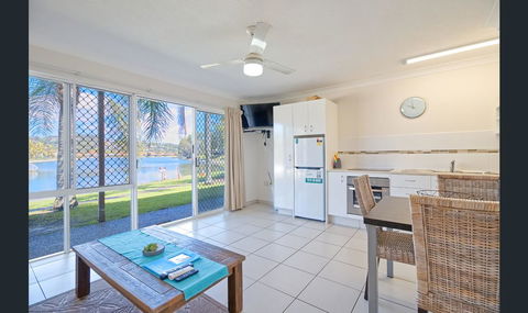 Bay Of Palms - Lismore Accommodation 4