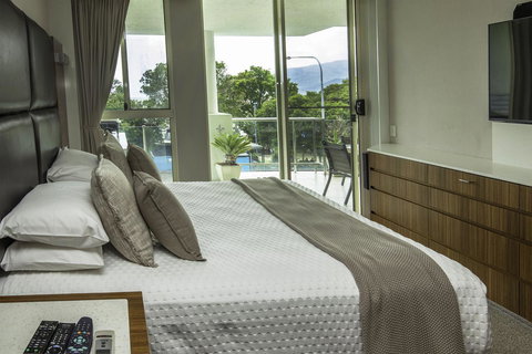 Waters Edge Apartment Cairns - Lismore Accommodation 3