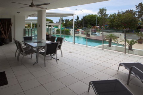 Waters Edge Apartment Cairns - Lismore Accommodation 10