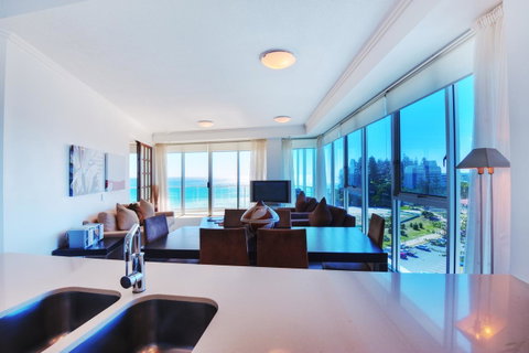 Reflection On The Sea - Lismore Accommodation 6