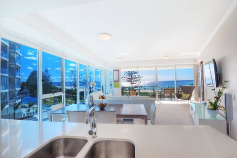 Reflection On The Sea - Lismore Accommodation 2