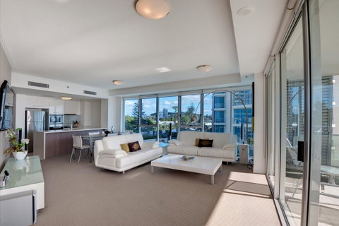 Reflection On The Sea - Lismore Accommodation 5