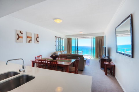 Reflection On The Sea - Lismore Accommodation 8