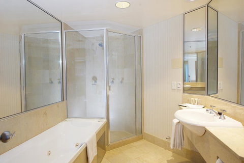 Crowne Plaza Surfers Paradise, An IHG Hotel - Lismore Accommodation 6