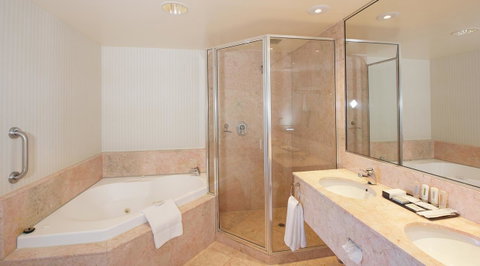 Crowne Plaza Surfers Paradise, An IHG Hotel - Lismore Accommodation 17