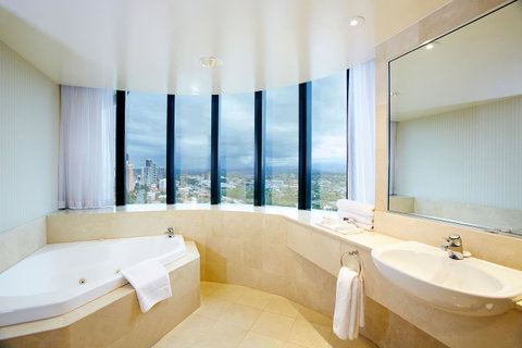 Crowne Plaza Surfers Paradise, An IHG Hotel - Lismore Accommodation 41