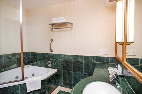 Crowne Plaza Surfers Paradise, An IHG Hotel - Lismore Accommodation 23